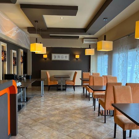 Alfa Hotel Győr Eksteriør billede