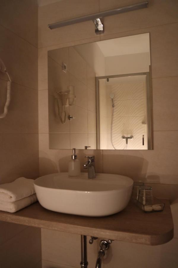 Alfa Hotel Győr Eksteriør billede