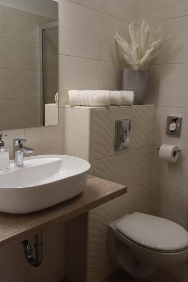 Alfa Hotel Győr Eksteriør billede