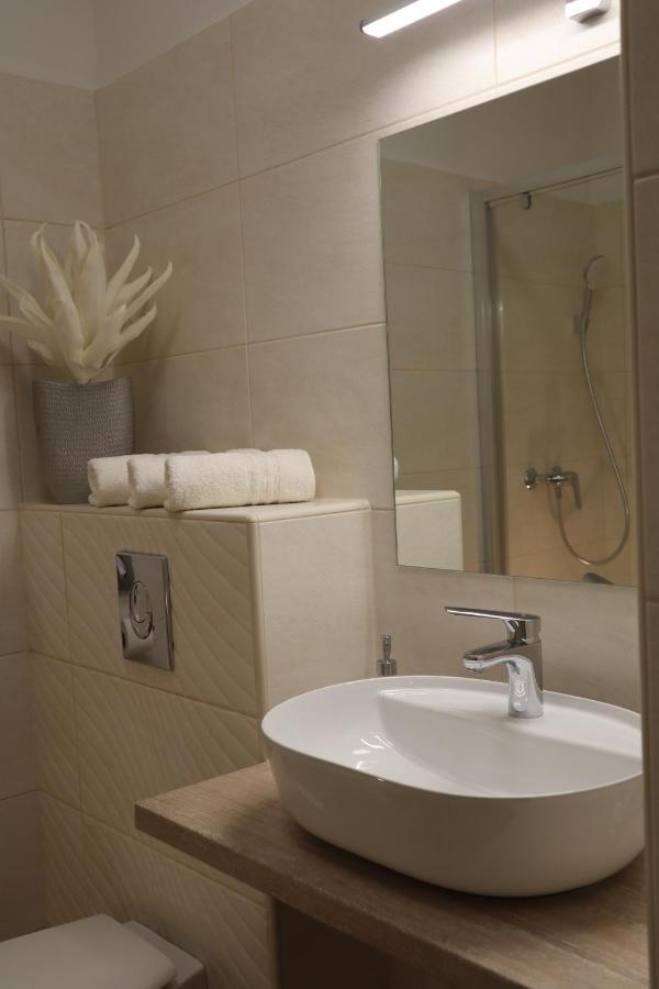 Alfa Hotel Győr Eksteriør billede