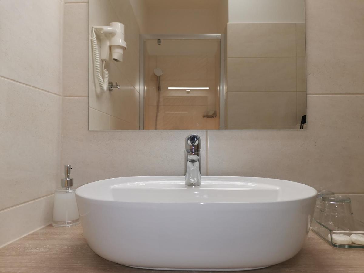 Alfa Hotel Győr Eksteriør billede