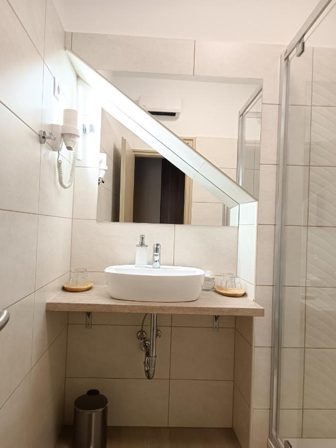 Alfa Hotel Győr Eksteriør billede