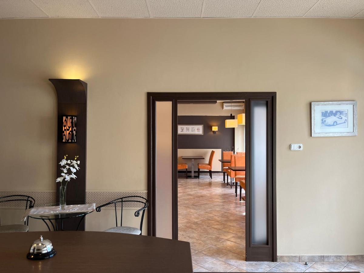 Alfa Hotel Győr Eksteriør billede