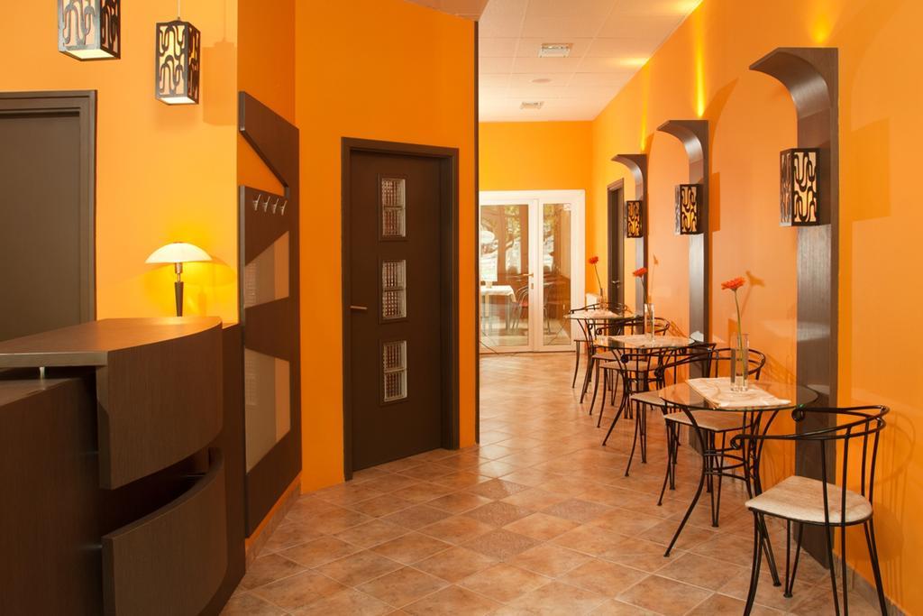 Alfa Hotel Győr Eksteriør billede