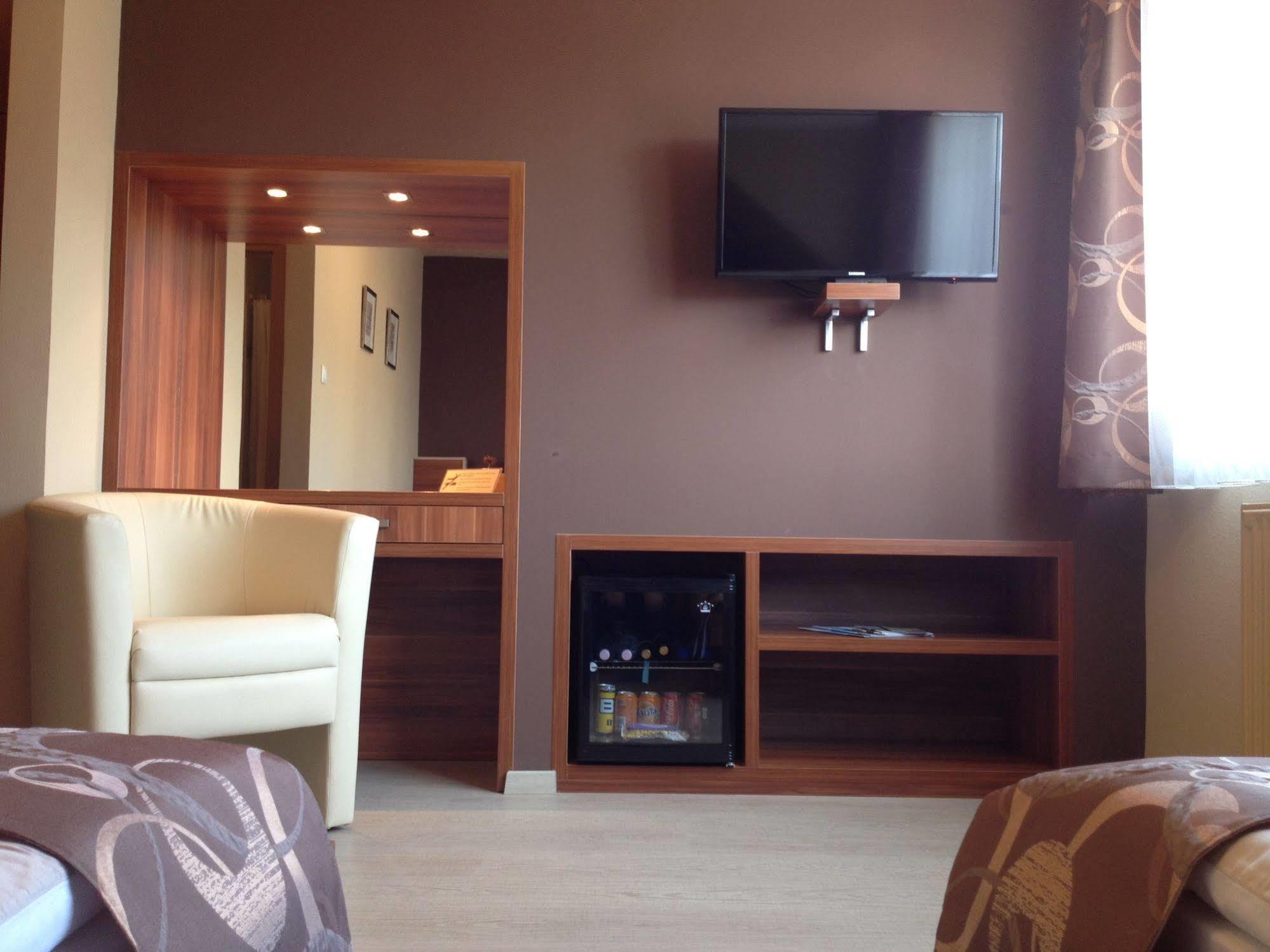 Alfa Hotel Győr Eksteriør billede