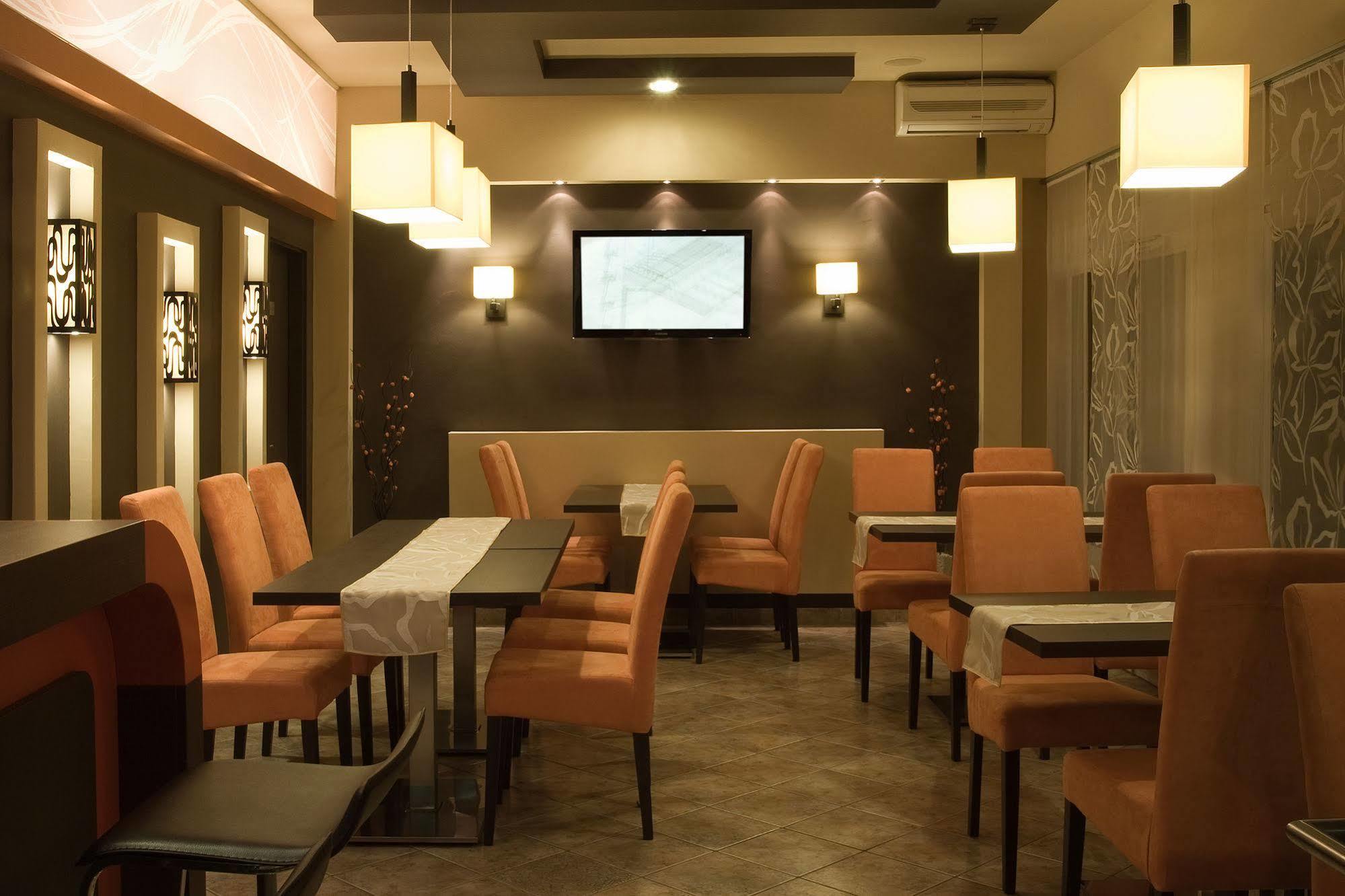 Alfa Hotel Győr Eksteriør billede