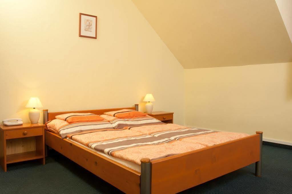 Alfa Hotel Győr Eksteriør billede