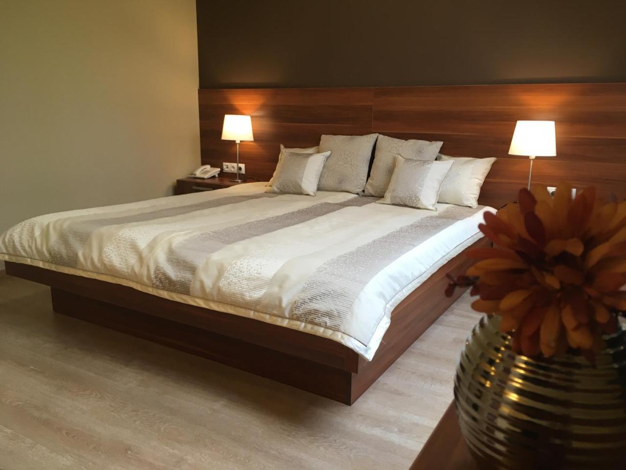 Alfa Hotel Győr Eksteriør billede