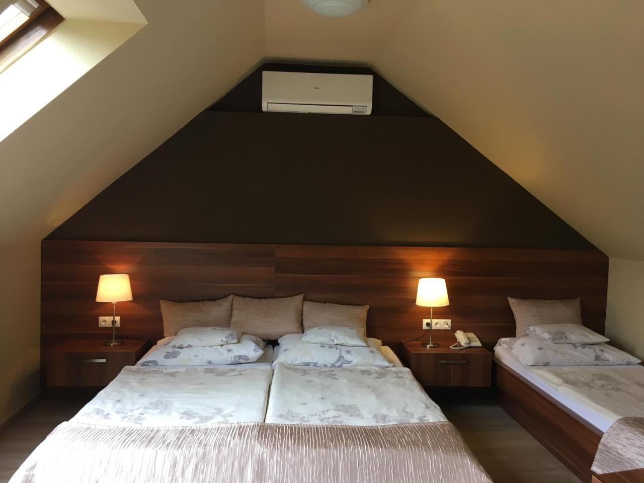 Alfa Hotel Győr Eksteriør billede